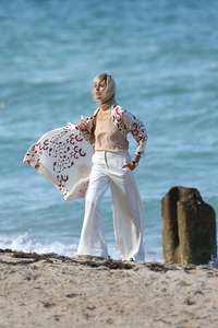 Karolina-Kurkova-on-a-Hamptons-Magazine-photoshoot--18.jpg