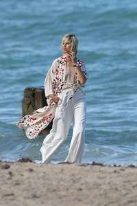 Karolina-Kurkova-on-a-Hamptons-Magazine-photoshoot--22.jpg