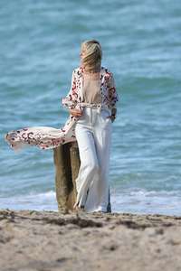 Karolina-Kurkova-on-a-Hamptons-Magazine-photoshoot--30.jpg