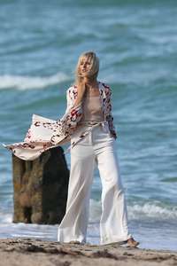 Karolina-Kurkova-on-a-Hamptons-Magazine-photoshoot--31.jpg