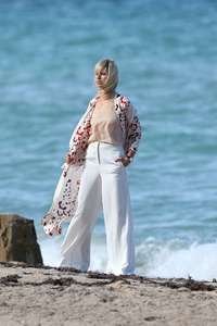 Karolina-Kurkova-on-a-Hamptons-Magazine-photoshoot--33.jpg