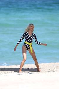 Karolina-Kurkova-on-a-Hamptons-Magazine-photoshoot--37.jpg