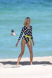 Karolina-Kurkova-on-a-Hamptons-Magazine-photoshoot--38.jpg