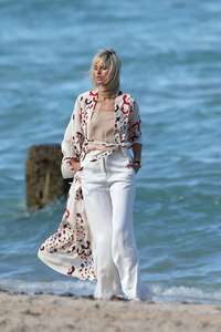 Karolina-Kurkova-on-a-Hamptons-Magazine-photoshoot--39.jpg