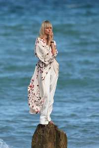 Karolina-Kurkova-on-a-Hamptons-Magazine-photoshoot--40.jpg