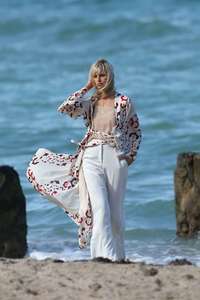 Karolina-Kurkova-on-a-Hamptons-Magazine-photoshoot--42.jpg