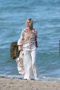 Karolina-Kurkova-on-a-Hamptons-Magazine-photoshoot--44.jpg