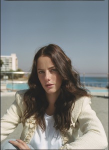 Kaya-Scodelario-Wonderland-Magazine-Summer-2017-Photoshoot06.thumb.jpg.5f5ce209dcb69f484801a518dd710856.jpg