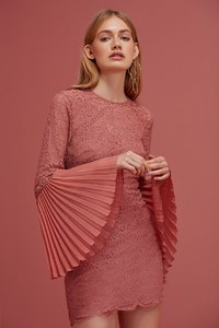 Keepsake-The-Label-June-2017-lookbook-Frida-Sara-Melhorn-by-Gretl-Watson-Blazewicz-5.jpg