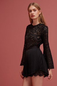 Keepsake-The-Label-June-2017-lookbook-Frida-Sara-Melhorn-by-Gretl-Watson-Blazewicz-7.jpg