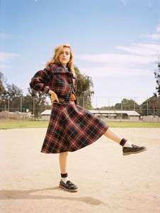 Kiernan-Shipka-for-Wonderland-2017--02.thumb.jpg.47ecab030a24bc8e3941b3dd444371d9.jpg