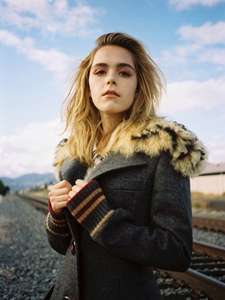 Kiernan-Shipka-for-Wonderland-2017--09.thumb.jpg.7b0910673fc71982f02ff56f75926c7e.jpg