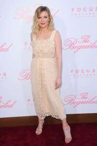 Kirsten-Dunst--The-Beguiled-Premiere-in-Los-Angeles--08.jpg