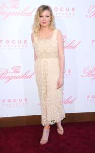 Kirsten-Dunst--The-Beguiled-Premiere-in-Los-Angeles--21.jpg