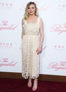 Kirsten-Dunst--The-Beguiled-Premiere-in-Los-Angeles--50.jpg