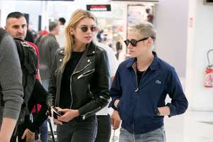 Kristen-Stewart-and-Stella-Maxwell-at-Orly-Airport--06.jpg