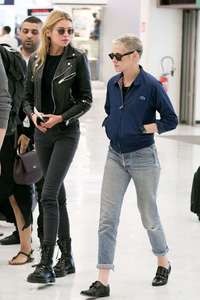 Kristen-Stewart-and-Stella-Maxwell-at-Orly-Airport--07.jpg