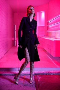 LOfficiel-Singapore-July-2017-Nicole-Pollard-by-Michael-Paniccia-2.thumb.jpg.3958e1970bf568e8fab4b5c82e36222e.jpg