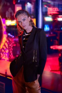 LOfficiel-Singapore-July-2017-Nicole-Pollard-by-Michael-Paniccia-5.thumb.jpg.19a250b761d5dafe93f28dd2be56596f.jpg