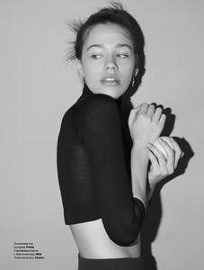 LOfficiel-Ukraine-July-2017-Isabell-Andreeva-by-Paul-Farrell-6.thumb.jpg.9902482f99bfbd4e50558ed918bc78a1.jpg