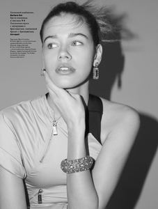 LOfficiel-Ukraine-July-2017-Isabell-Andreeva-by-Paul-Farrell-9.thumb.jpg.e8947da60d55a17351df7608562033b3.jpg