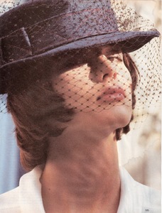 Lacombe_Vogue_US_January_1984_02.thumb.jpg.faeec106d2206e01af29f962e008c1a0.jpg