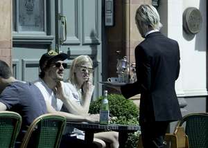 Lara-Stone-with-her-boyfriend-out-in-London--09.jpg