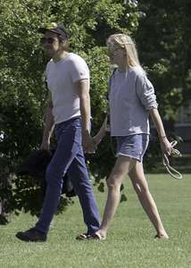 Lara-Stone-with-her-boyfriend-out-in-London--21.jpg