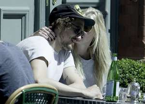Lara-Stone-with-her-boyfriend-out-in-London--23.jpg