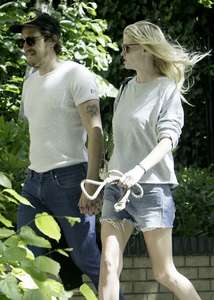 Lara-Stone-with-her-boyfriend-out-in-London--24.jpg
