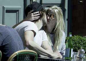 Lara-Stone-with-her-boyfriend-out-in-London--26.jpg