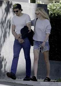 Lara-Stone-with-her-boyfriend-out-in-London--27.jpg