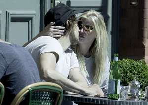 Lara-Stone-with-her-boyfriend-out-in-London--28.jpg