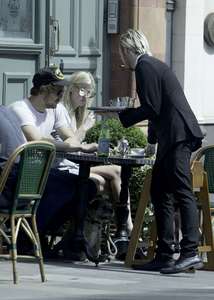 Lara-Stone-with-her-boyfriend-out-in-London--33.jpg