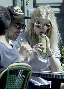 Lara-Stone-with-her-boyfriend-out-in-London--43.jpg