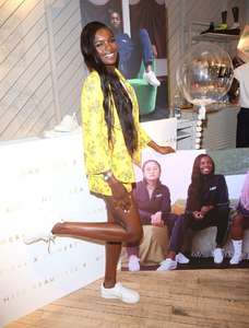 Leomie-Anderson--Celebrates-Her-Campaign-Launch-With-Nike--02.thumb.jpg.6b51a42e2eec69c89edc14e974fdd24b.jpg