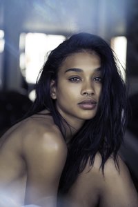 Lisa_Marie_Jaftha_by_Randall_Slavin_offtherailsmag_637_2048x2048.thumb.jpg.c80790b885adacdeafaed64a4ecaf016.jpg