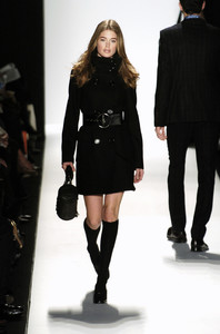 Michael_Kors_Fall_2006_H2-4rlEHYnbx.thumb.jpg.54c9316eb54fe0439ab7eceb3d325f4d.jpg