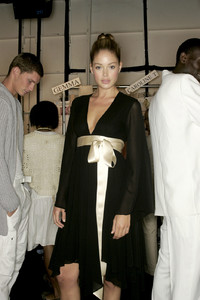 Michael_Kors_Spring_2007_Backstage_a0hijiGtkWIx.thumb.jpg.b7a77d7b9ac7dba970e9cbf52b9687bd.jpg