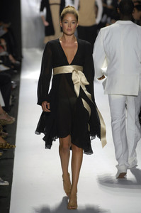 Michael_Kors_Spring_2007_d4JRPQT_KKax.thumb.jpg.4e2b1c7315627a8c3c5752325bacd83a.jpg