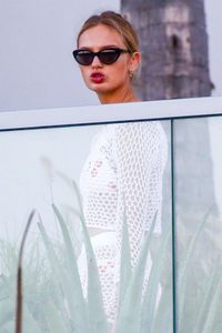 Romee-Strijd-and-Laurens-van-Leeuwen-out-in-Miami--05-662x993.jpg