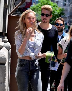 Romee-Strijd-in-Jeans--01-662x833.jpg