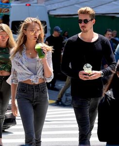 Romee-Strijd-in-Jeans--14-662x810.jpg