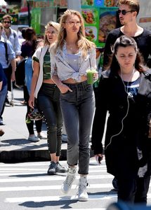 Romee-Strijd-in-Jeans--17-662x920.jpg