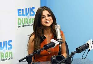 Selena-Gomez--Visits-the-Elvis-Duran-Z100-Morning-Show--04.thumb.jpg.40a29c7f2f07bec7f4c233f05296cb07.jpg