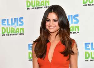 Selena-Gomez--Visits-the-Elvis-Duran-Z100-Morning-Show--05.thumb.jpg.72357c2640138890806c181752a1c21d.jpg