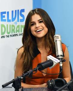 Selena-Gomez--Visits-the-Elvis-Duran-Z100-Morning-Show--06.thumb.jpg.8832508e25d0e59aae2fa5d6121c58a7.jpg