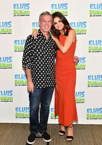 Selena-Gomez--Visits-the-Elvis-Duran-Z100-Morning-Show--08.thumb.jpg.e7fb849751b90cc1e9e07c03fd66d432.jpg