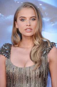Tanya-Mityushina--47-Meters-Down-Premiere--11.jpg
