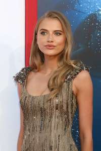 Tanya-Mityushina--47-Meters-Down-Premiere--14.jpg